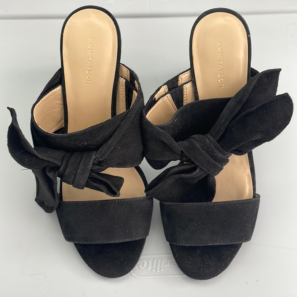 NWOB ann Taylor black suede bow strappy heels size 6.5